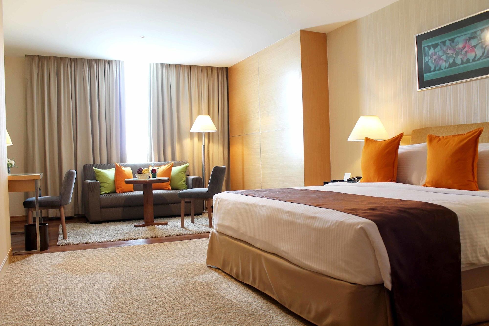 รอยัล ชูลัน เดอะ เคิร์ฟ Hotel เปอตาลิงจายา ภายนอก รูปภาพ
