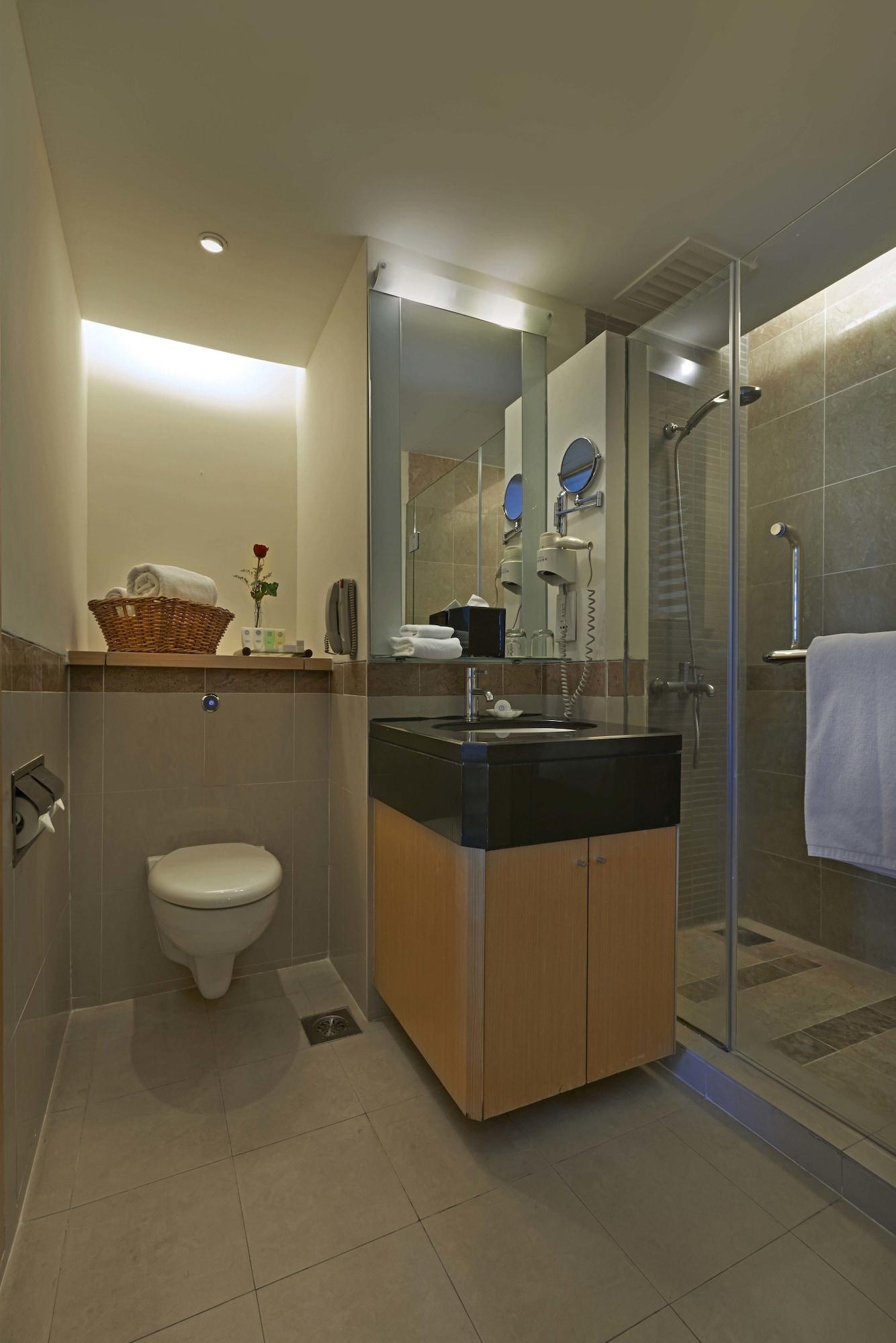 รอยัล ชูลัน เดอะ เคิร์ฟ Hotel เปอตาลิงจายา ภายนอก รูปภาพ
