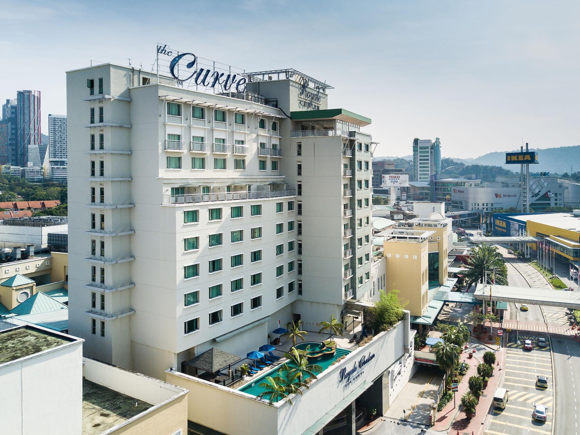 รอยัล ชูลัน เดอะ เคิร์ฟ Hotel เปอตาลิงจายา ภายนอก รูปภาพ