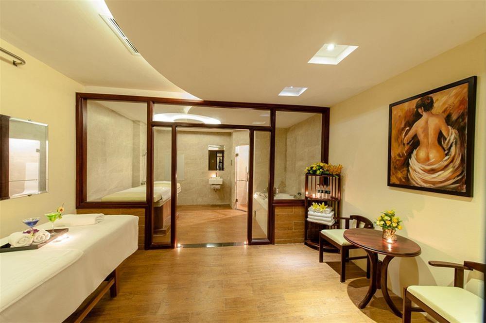 รอยัล ชูลัน เดอะ เคิร์ฟ Hotel เปอตาลิงจายา ภายนอก รูปภาพ