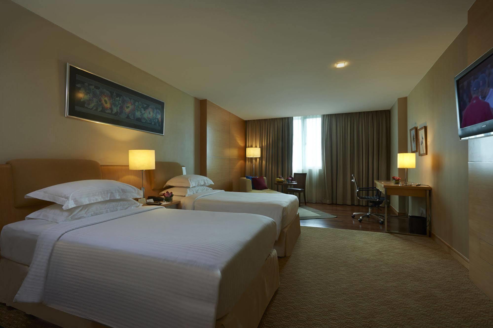 รอยัล ชูลัน เดอะ เคิร์ฟ Hotel เปอตาลิงจายา ภายนอก รูปภาพ